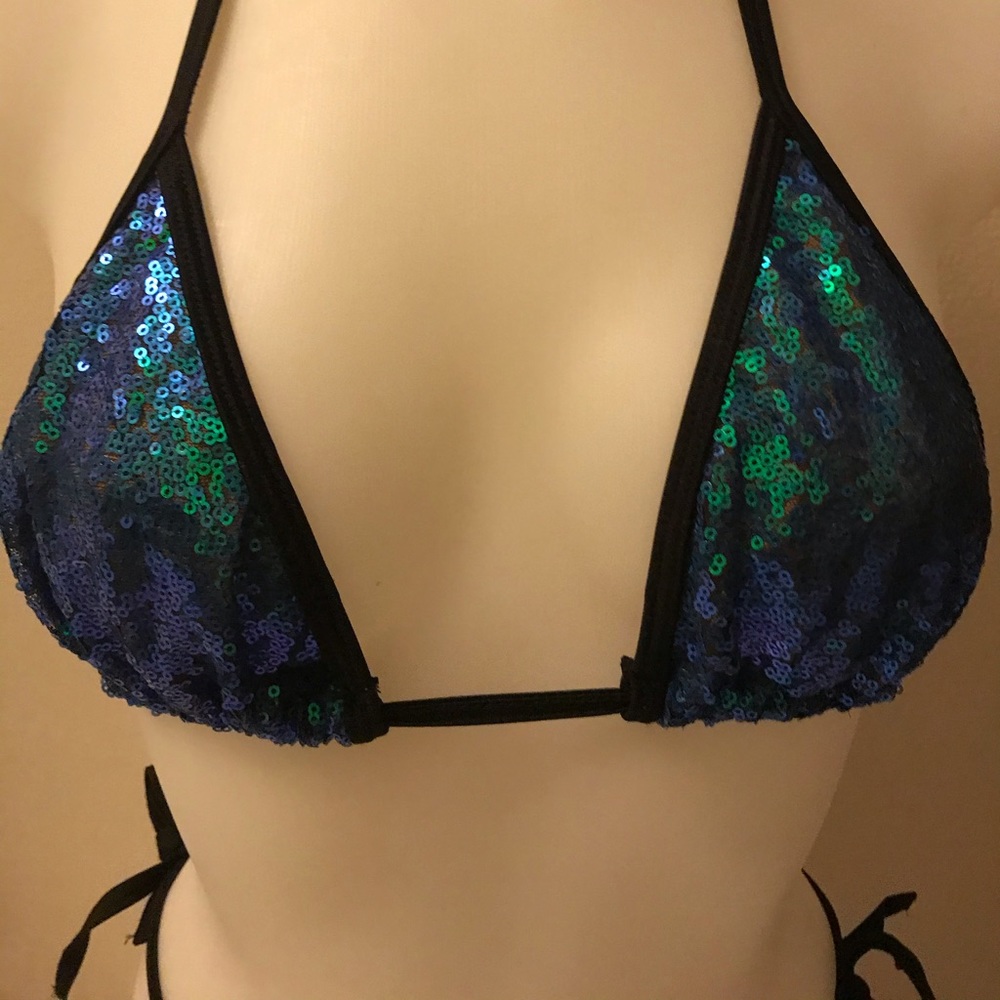 Bikini - Picture 3 of 7